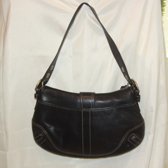 ❤️ SOLD Coach Soho Lynn Hobo Flap Shoulder Bag Black Leath - Picture 3 of 4
